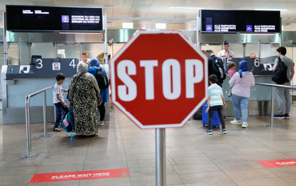 Airlines call for 'switch off' of EU's border control system this summer amid fears of 5 hour queues