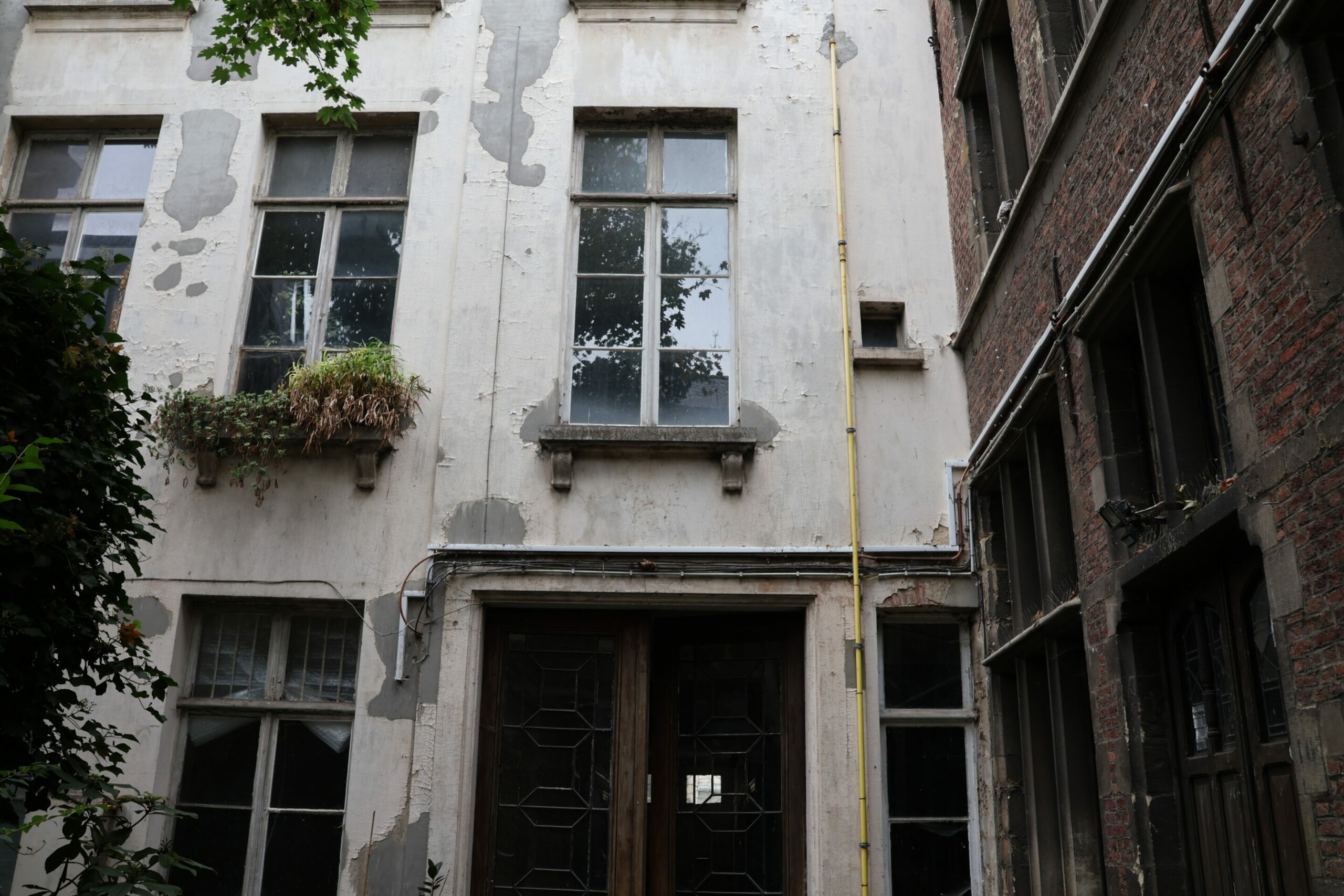 The inner facade of the building complex. 