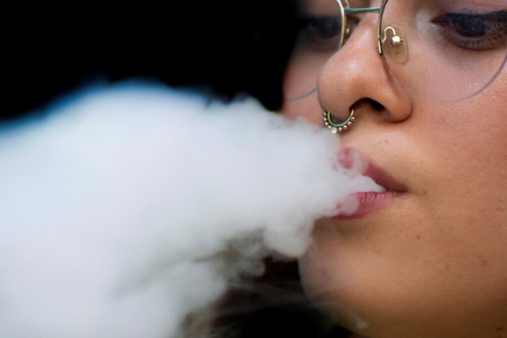 One in four young people still use nicotine thanks to rise of vapes