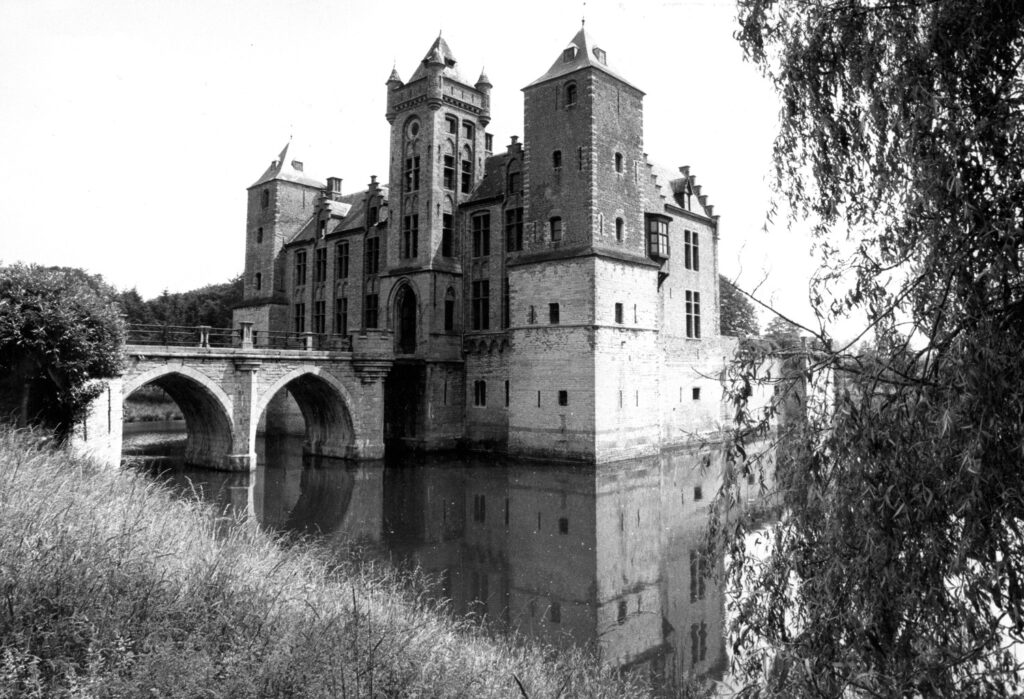 Flanders provides grant to restore the Tillegem castle in Bruges