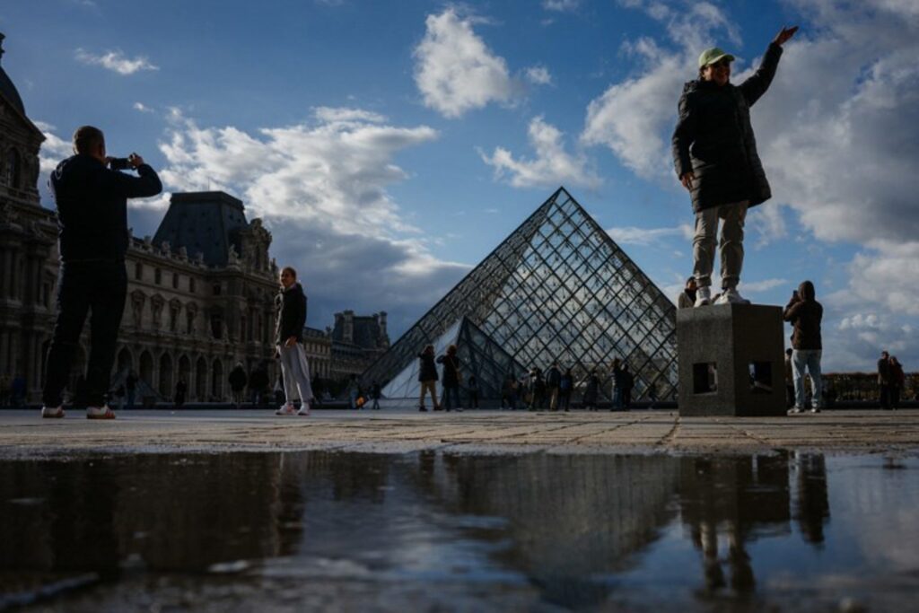 Suspects of Louvre heist arrested on Wednesday are being brought to court