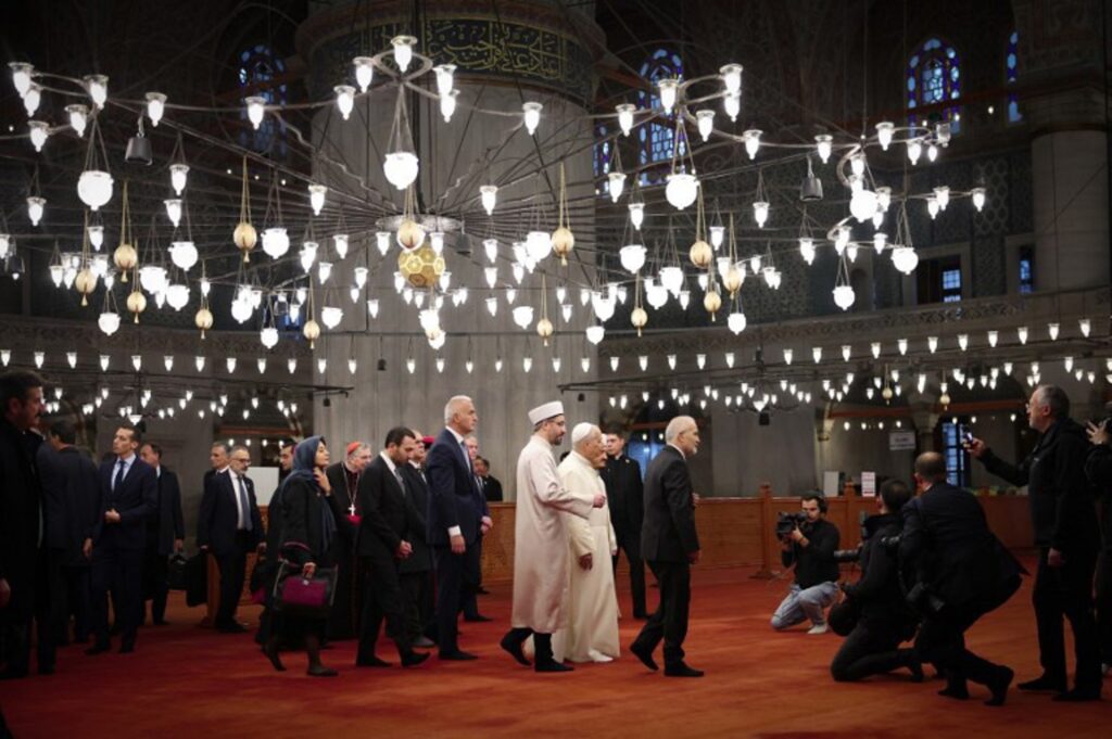Pope Leo visits Blue Mosque in Istanbul