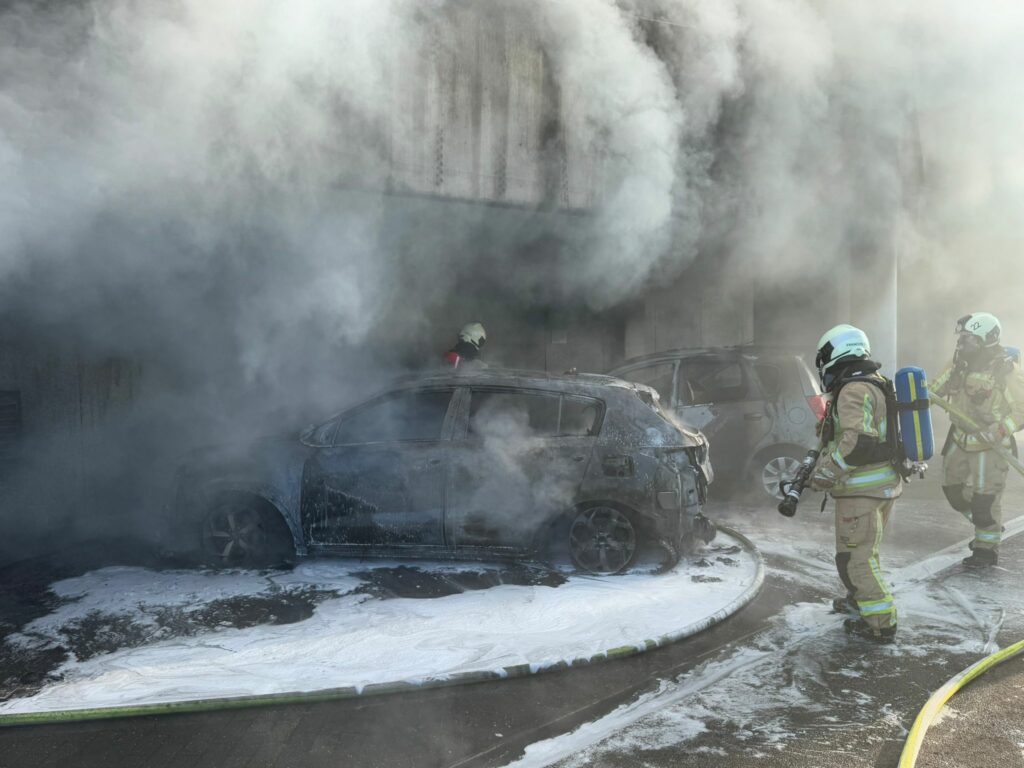 Residents told to shut windows as huge fire engulfs Brussels warehouse