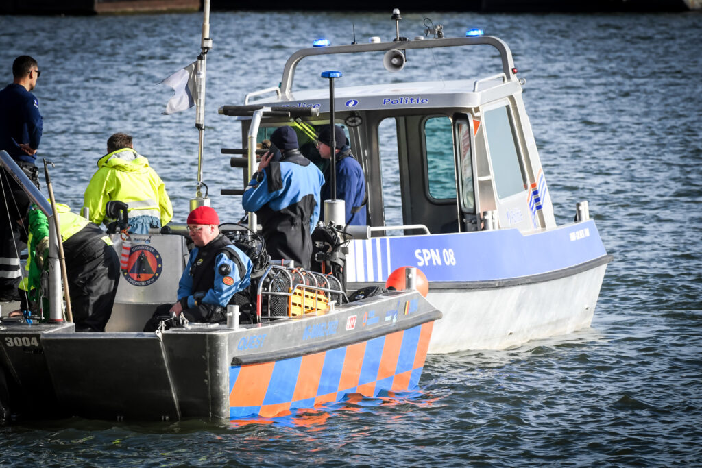 Shipwreck survivors accused of stealing copper