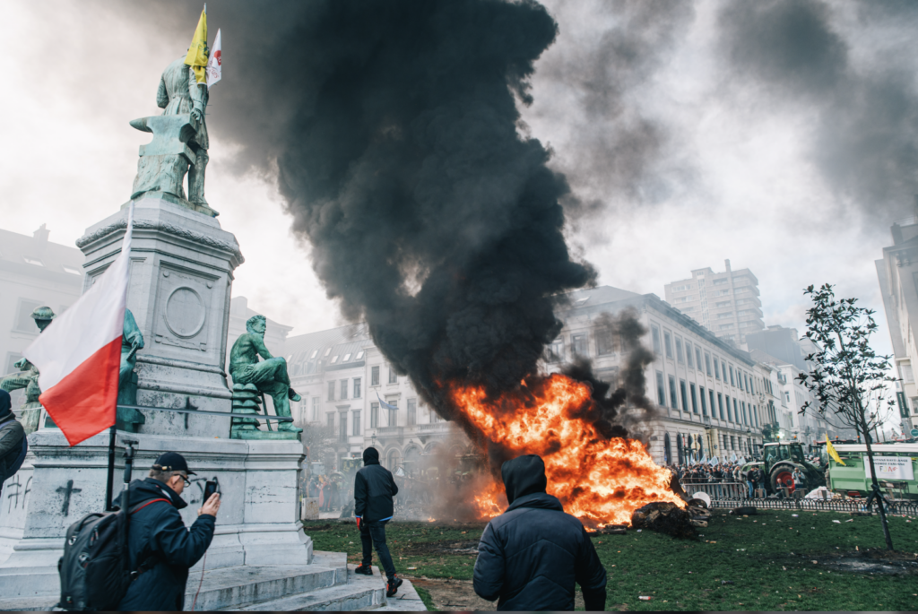 Fires and clashes on the streets of Brussels as mood sours at farmers' protest
