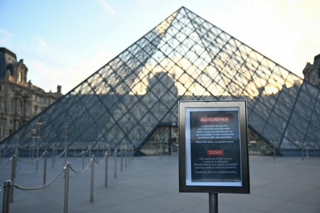 France: Louvre Museum closed amid strike call