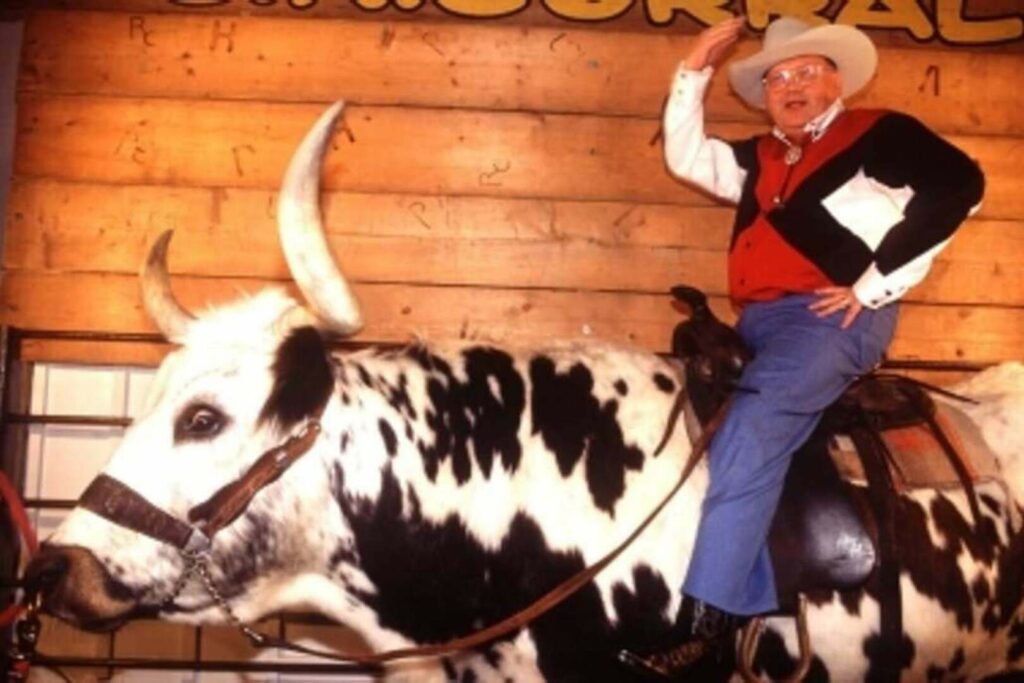 Cowboy hat of former Belgian PM auctioned for charity