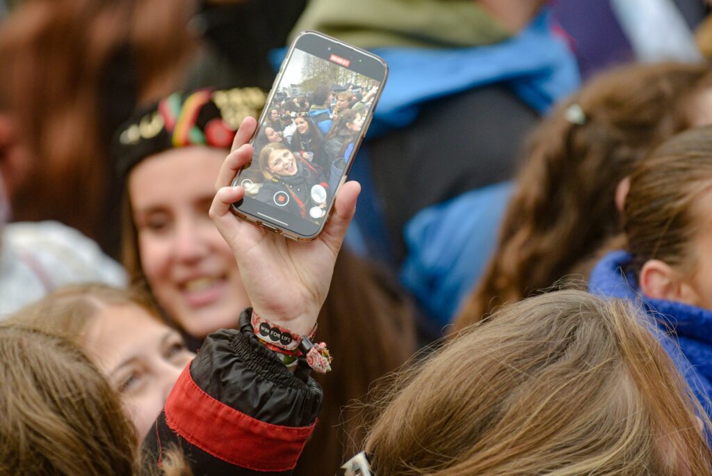 13, 15 or 16? Belgium to consider minimum age for social media