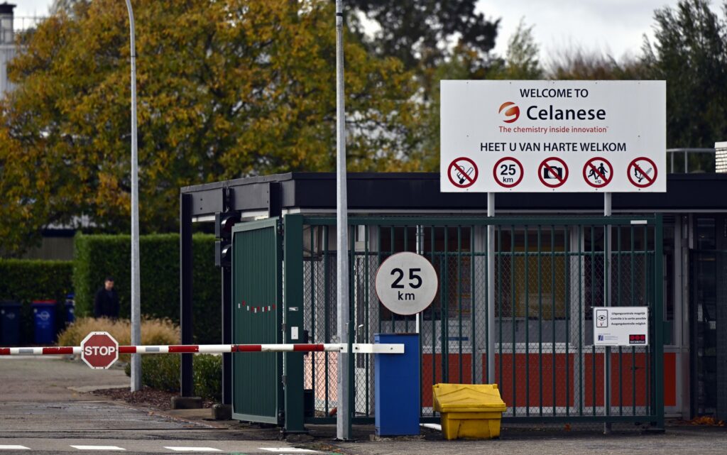 Chemical unions and industry federation find deal to avert strike