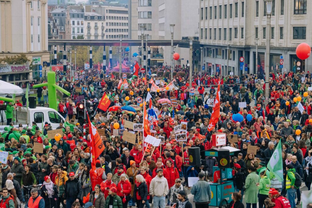 Belgians financially 'resilient' but budget cuts threaten most vulnerable - report