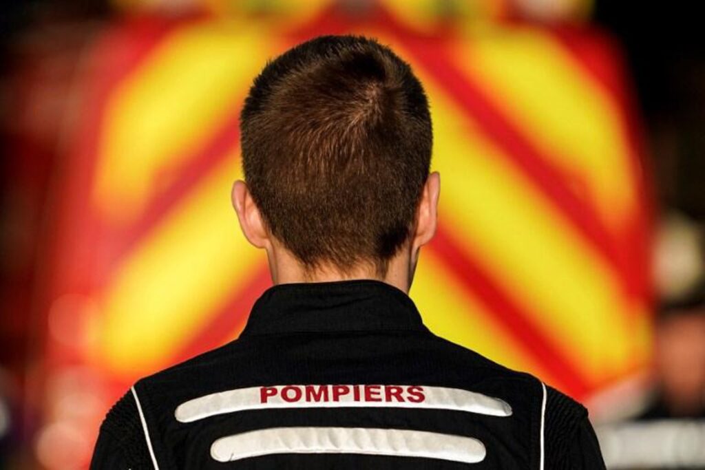 How long do emergency services typically take to reach a road accident?