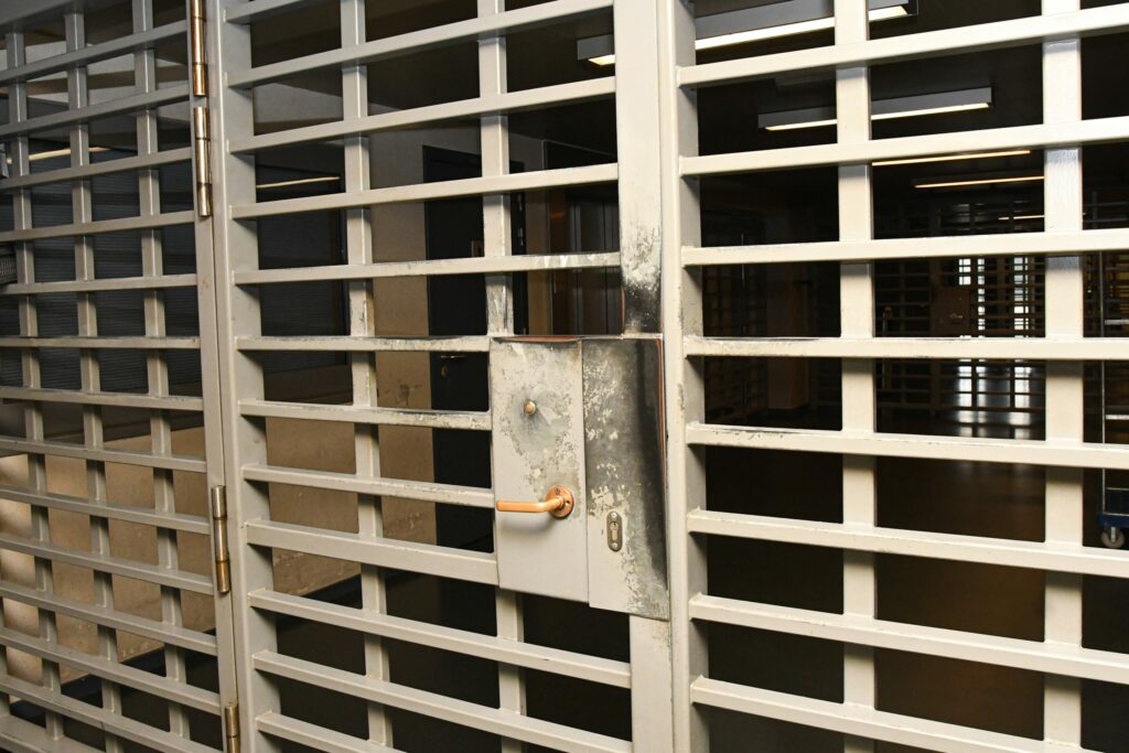 Inmate dies in Hasselt prison cell fire