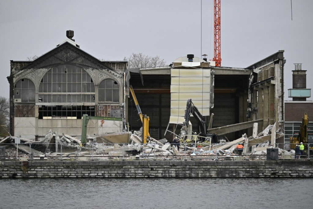 Worker killed after large warehouse collapses in Antwerp