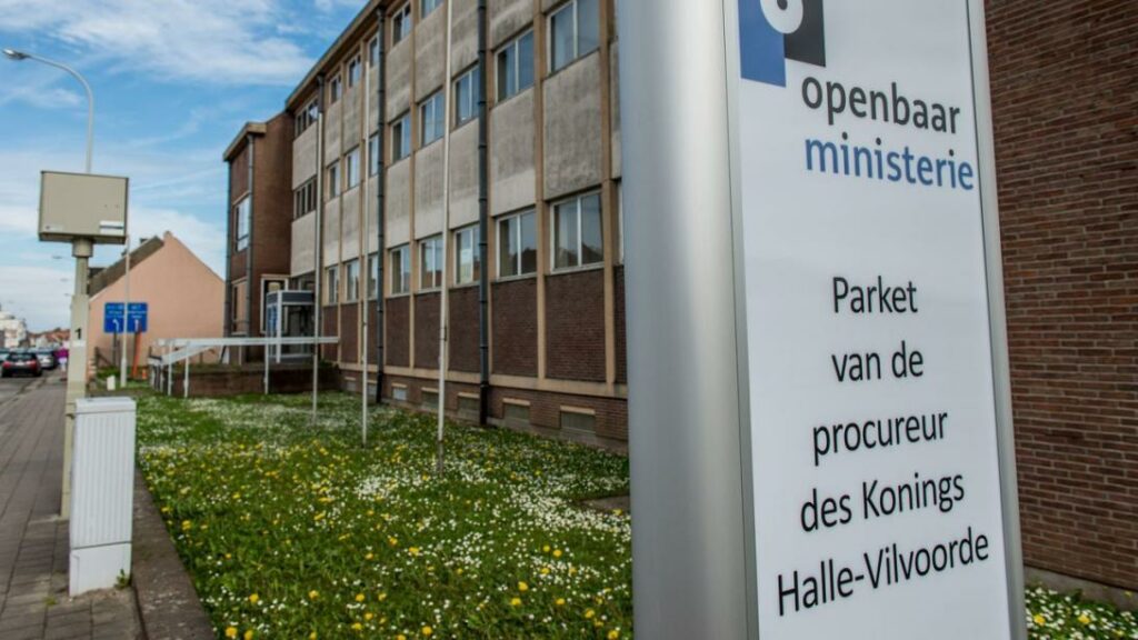 Arrest warrant issued for man who attacked police officers with a knife in Kraainem