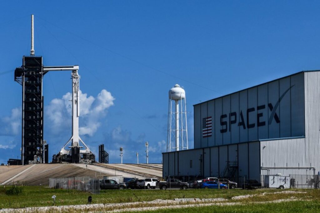 SpaceX plans to go public in 2026