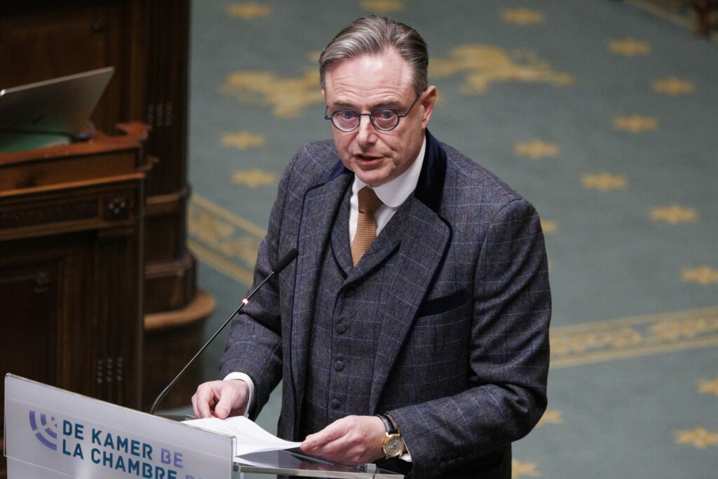 De Wever calls on Europe to 'stop drifting on waves created by others'