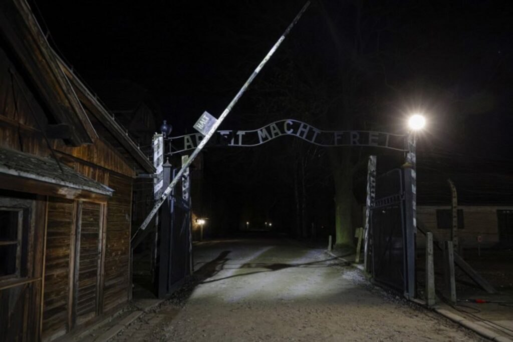Over 100 students on memorial trip to Auschwitz with Belgian Defence Minister