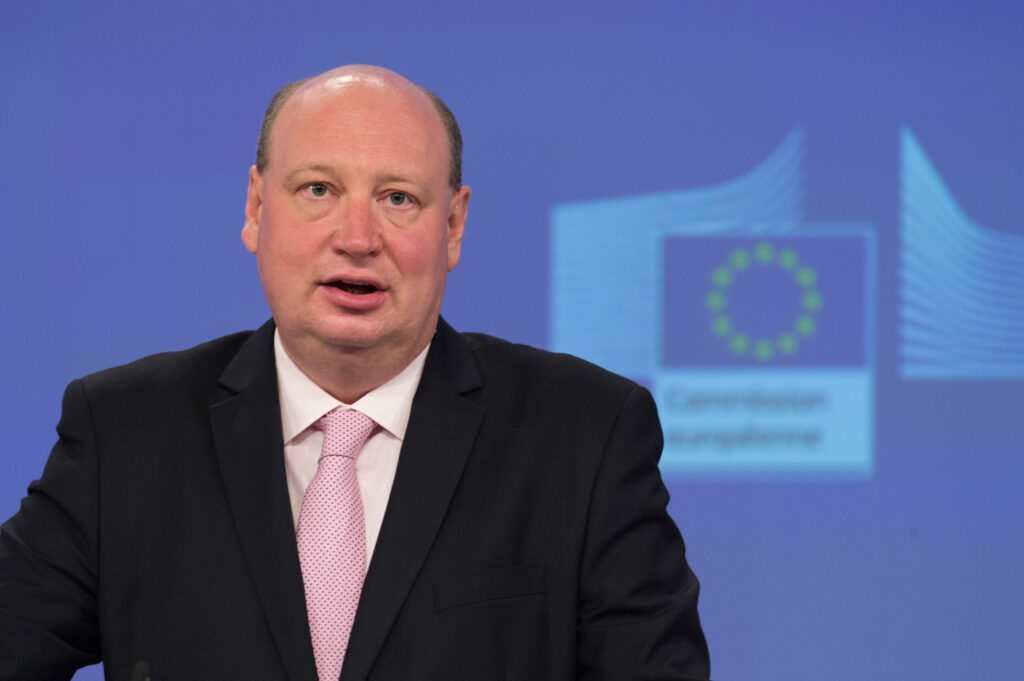 EU sacks senior official after he accepts free Qatar Airways flights