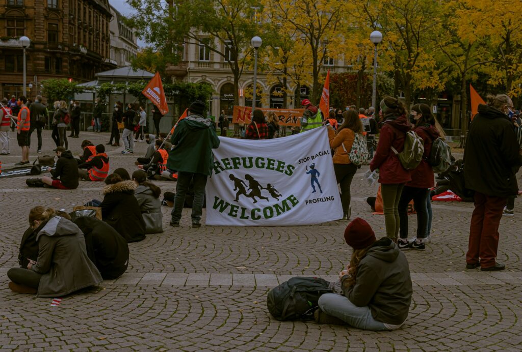 EU asylum applications drop 28% in a year, but minors at risk