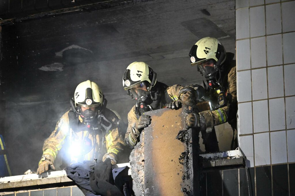 Fire guts apartment in Schaerbeek, leaving building 'uninhabitable'