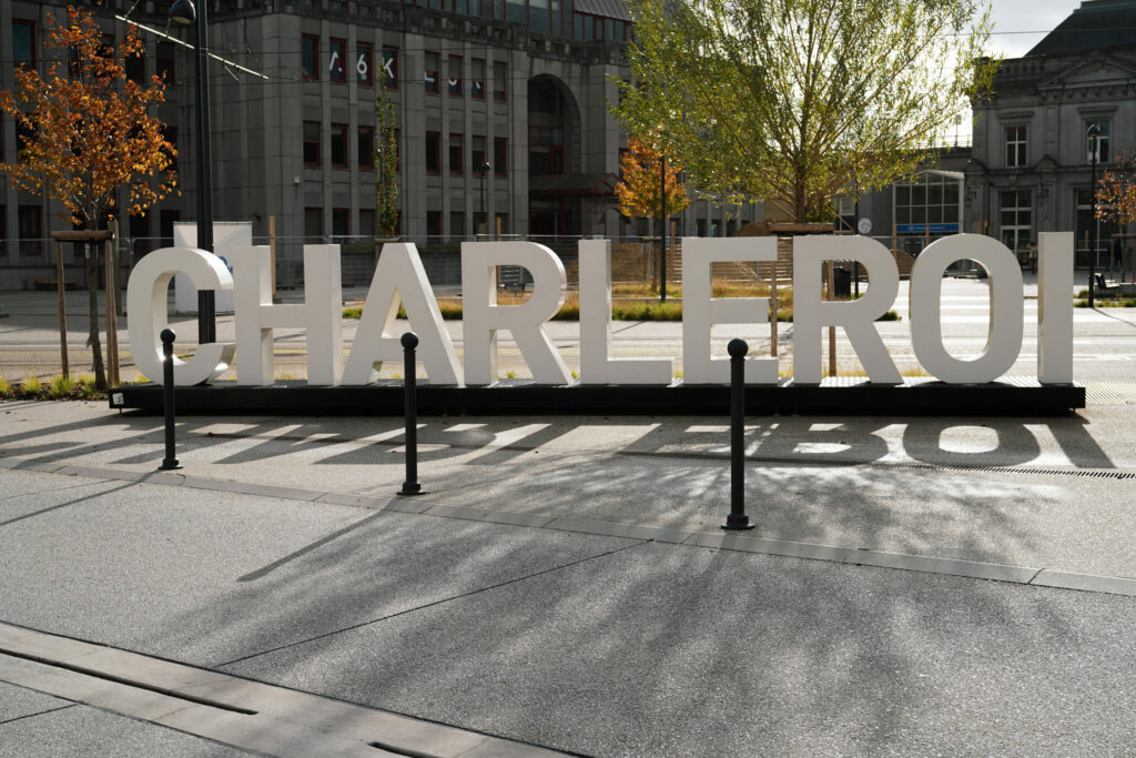 Two people injured by fire at apartment block in Charleroi