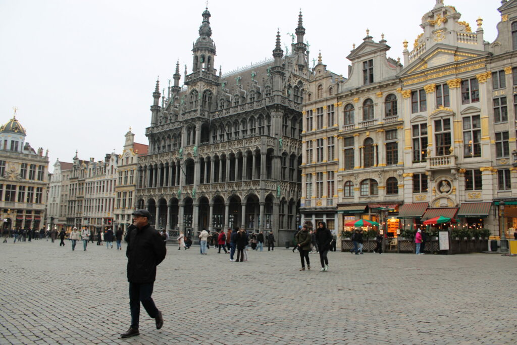 Spain welcomes 500,000 undocumented migrants – will Belgium follow suit?