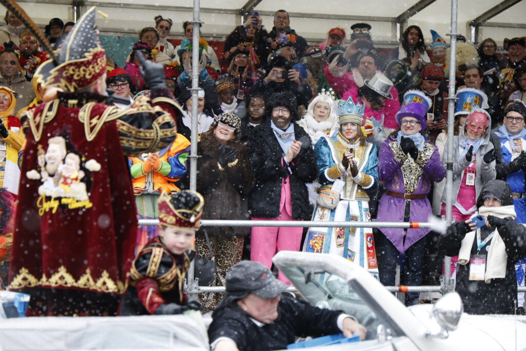 Snow prompts emergency measures at Aalst Carnival