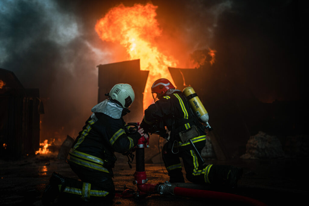 Russia attacks Ukraine with "nearly 500 drones and missiles" in broad daylight