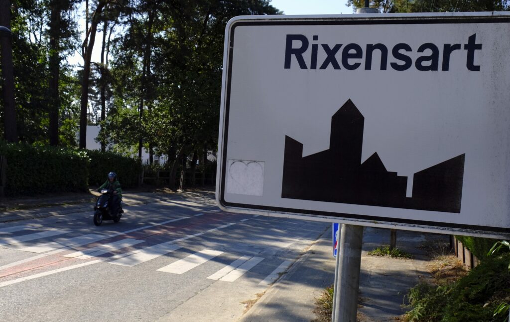 Three alleged conmen detained near Brussels for deaf-mute scam