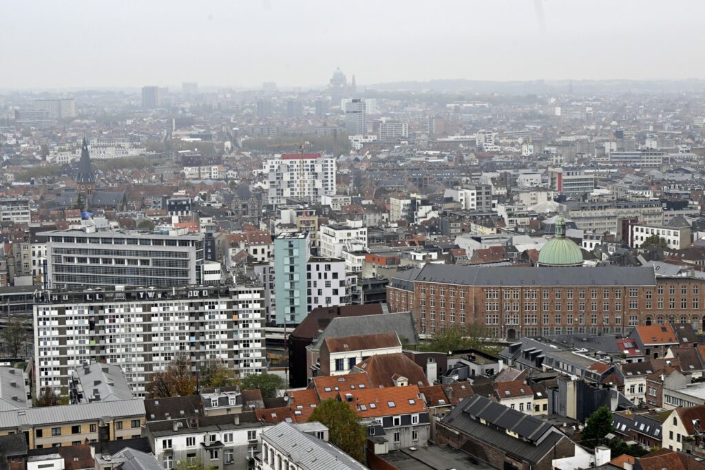Man who barricaded himself in Brussels flat and set it on fire has died