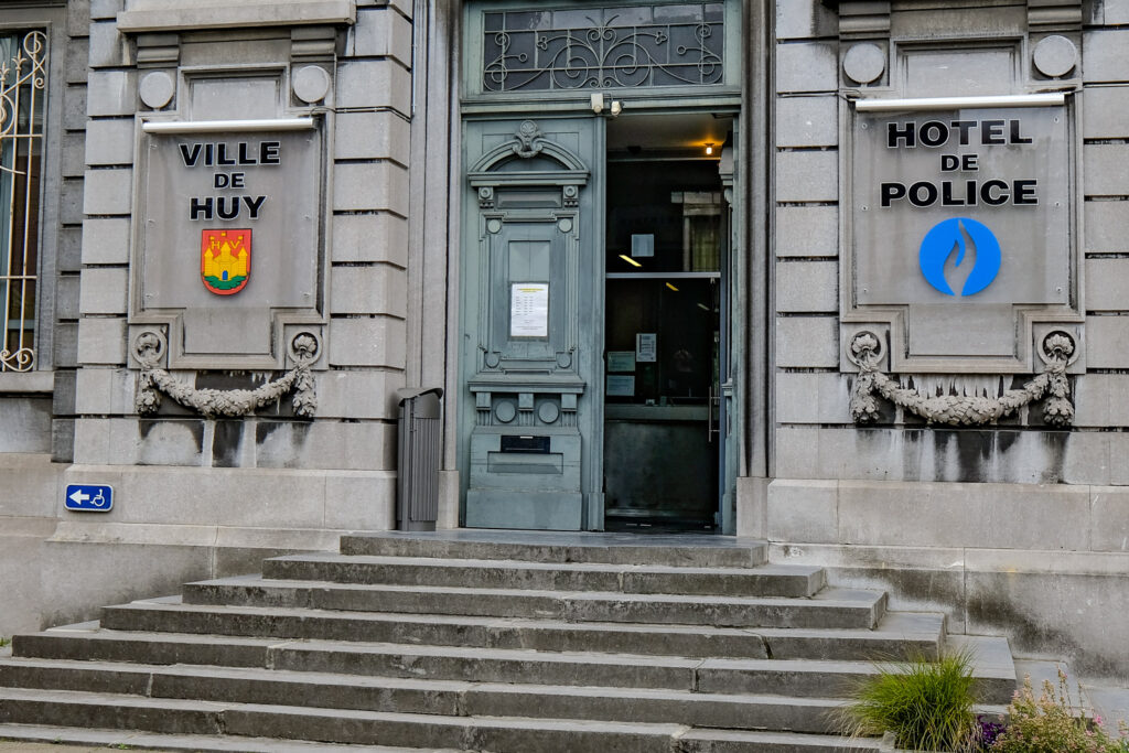 Walloon police crash their car into wall during 'urban rodeo' chase