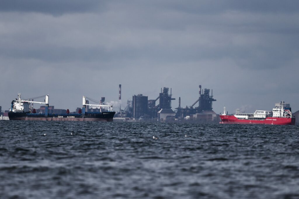 Oil prices rise after US resumes attacks in Iran
