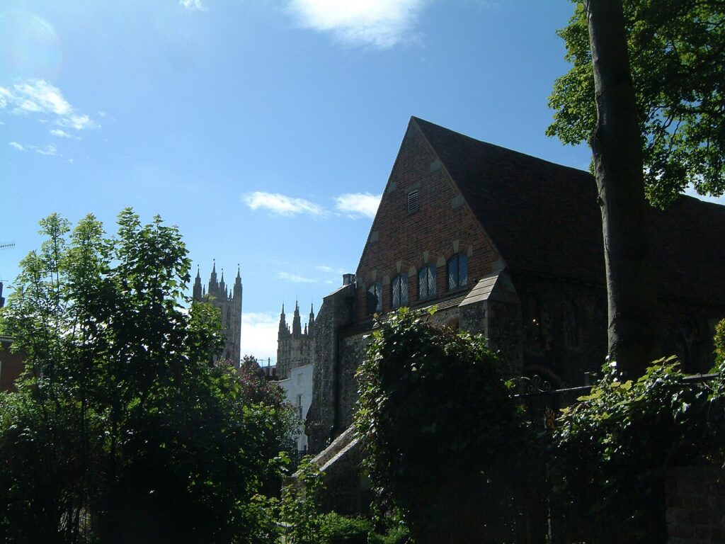 'Unprecedented' meningitis outbreak in the UK kills two young people