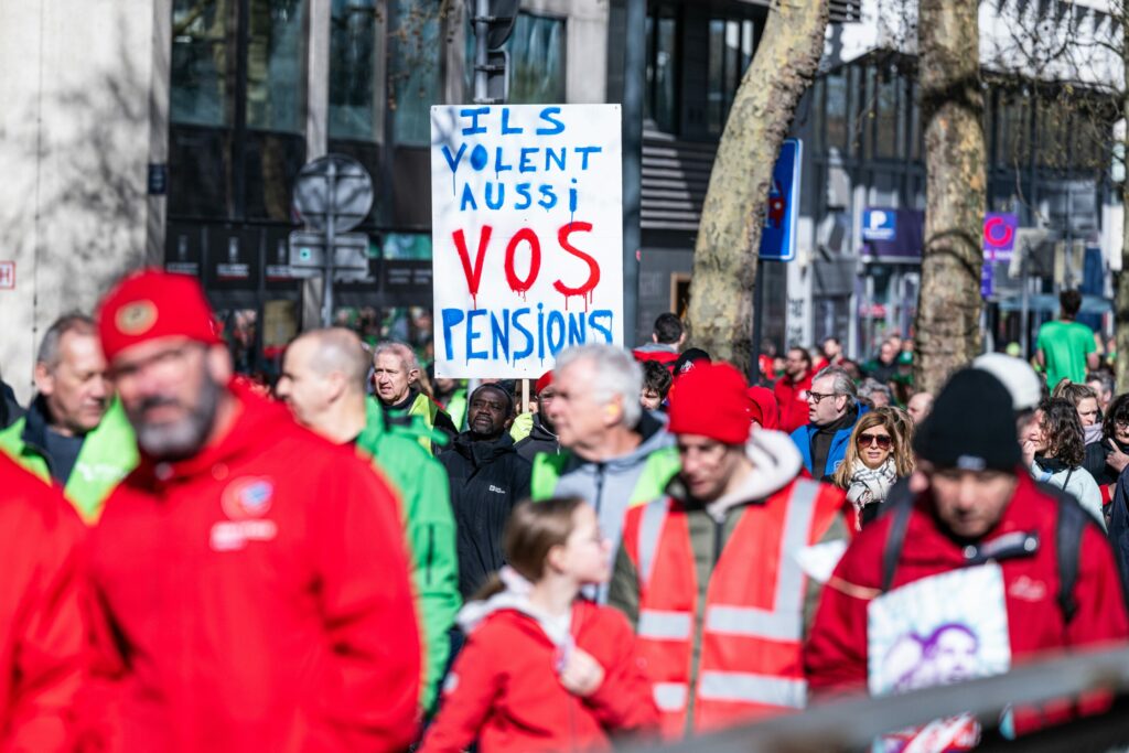 Unions propose alternative plan to Federal Government's cuts