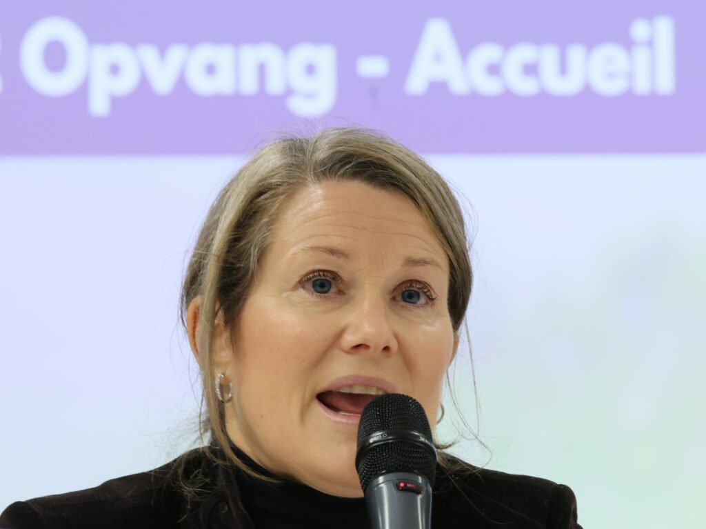 'Beyond belief': Migration minister under fire for ignoring Constitutional Court order