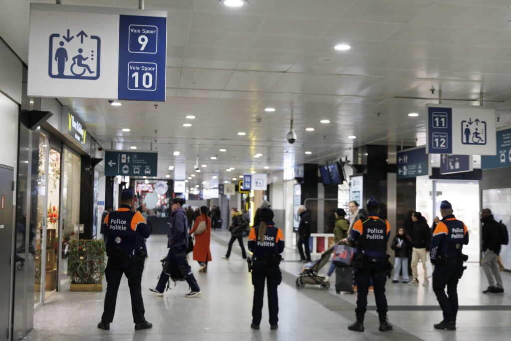Traffic resumes at Brussels-Midi after bomb alert causes rush hour travel chaos