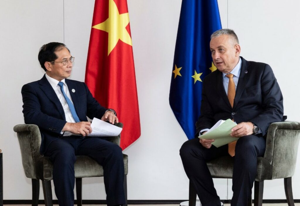 EU to invest over €560m in Vietnam's high-speed rail, hydropower