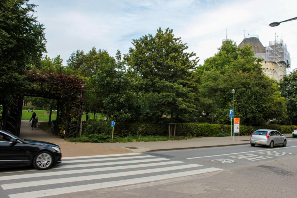 Child in critical condition after being hit by bus near Brussels-Midi