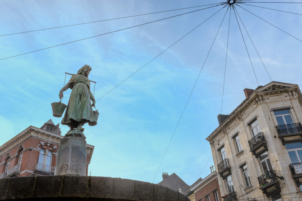 Why is the iconic Water Carrier statue in Saint-Gilles being removed?