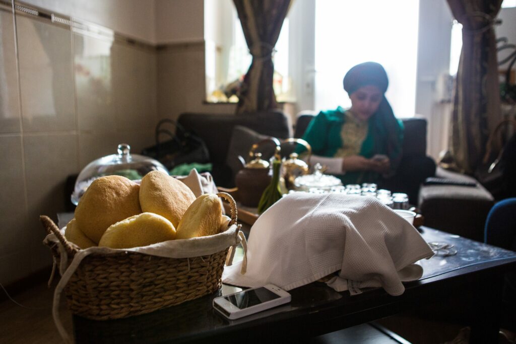 How do Muslims in Brussels break their fast?