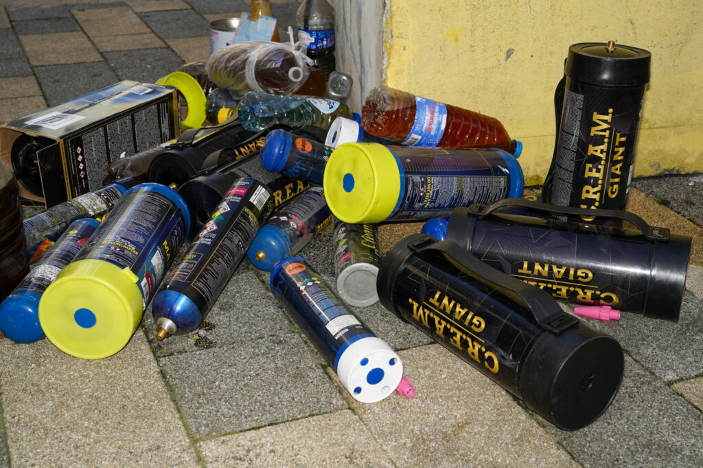 Thousands of laughing gas bottles seized during nightlife operation in Northern Brussels