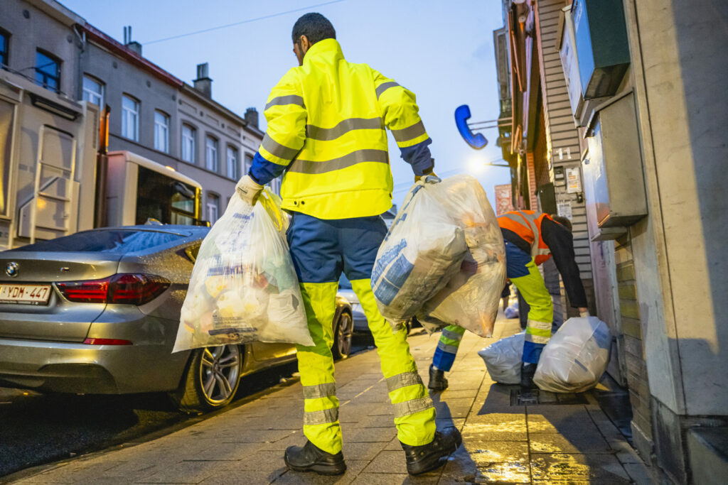 Brussels steps up rubbish clean-up after bags pile up on streets
