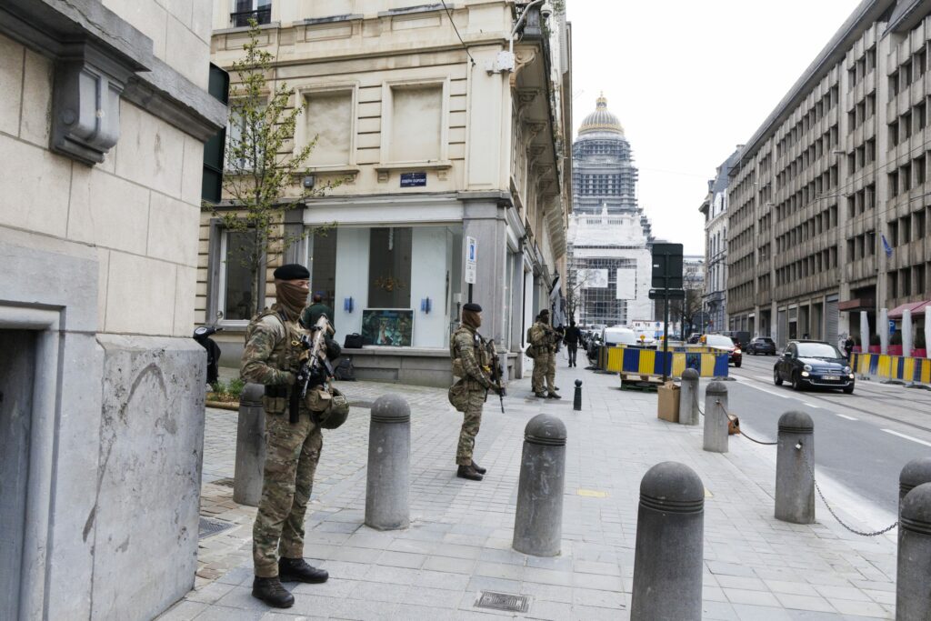 Federal government extends the military's presence on the streets