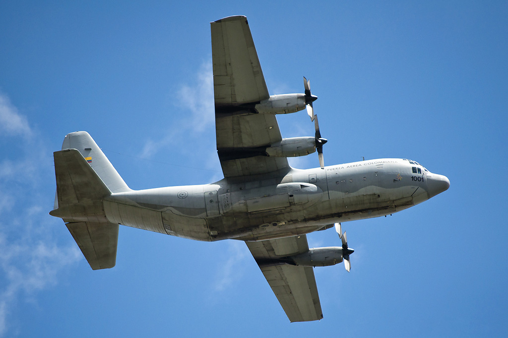 Military plane crashes in Colombia, killing some 80 persons