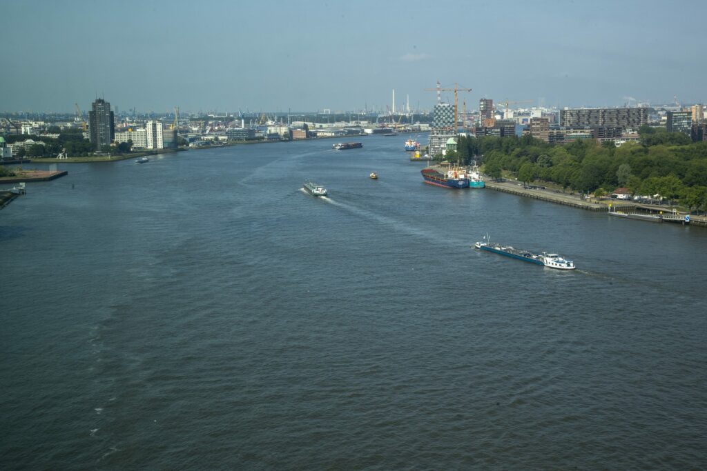 Container with possible hazardous material falls on ship in Rotterdam