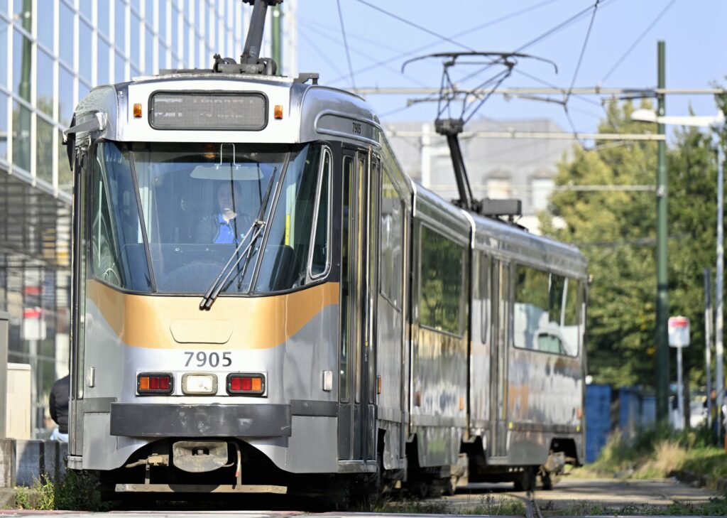 Traffic partially resumes after tram derailed in Ixelles