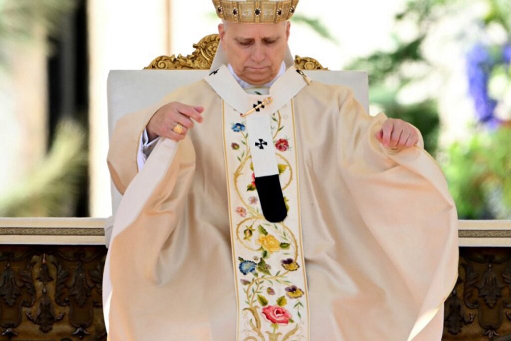 Thousands of Christians Easter Mass in Rome preached by Pope