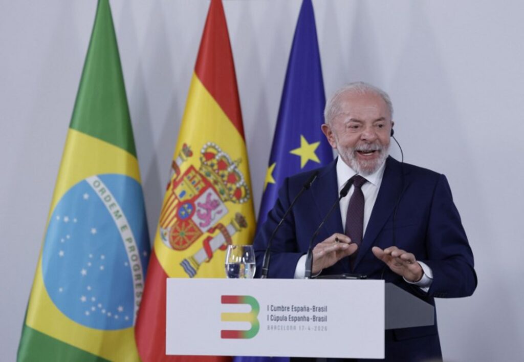 Lula warns against the risk of another Hitler as democracy retreats