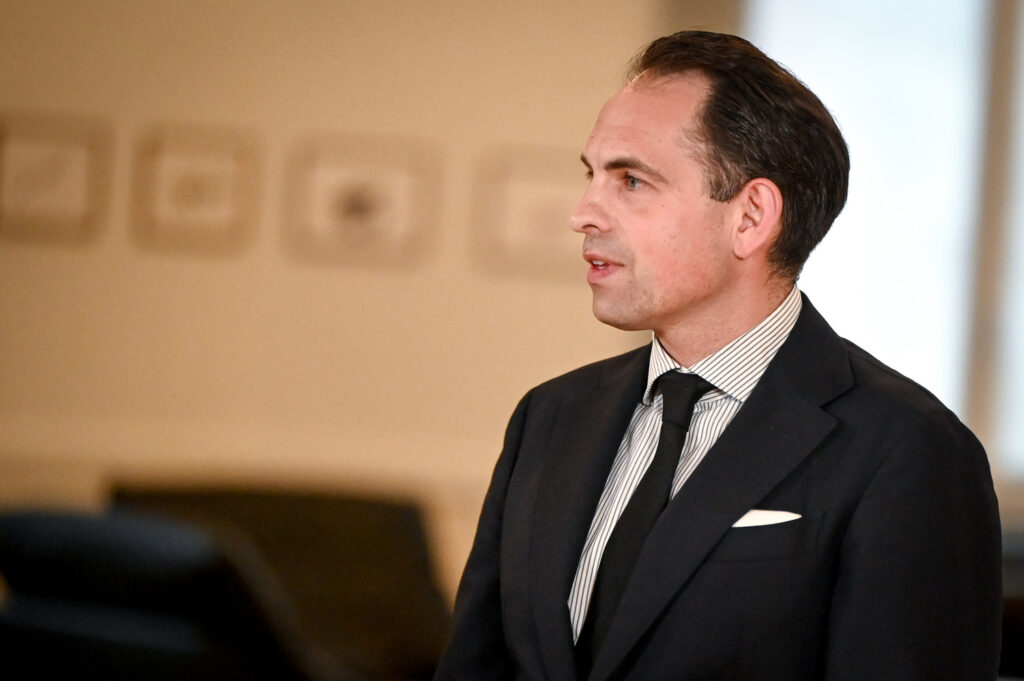 Flemish far-right leader criticises PM De Wever, while being open for coalition with his party