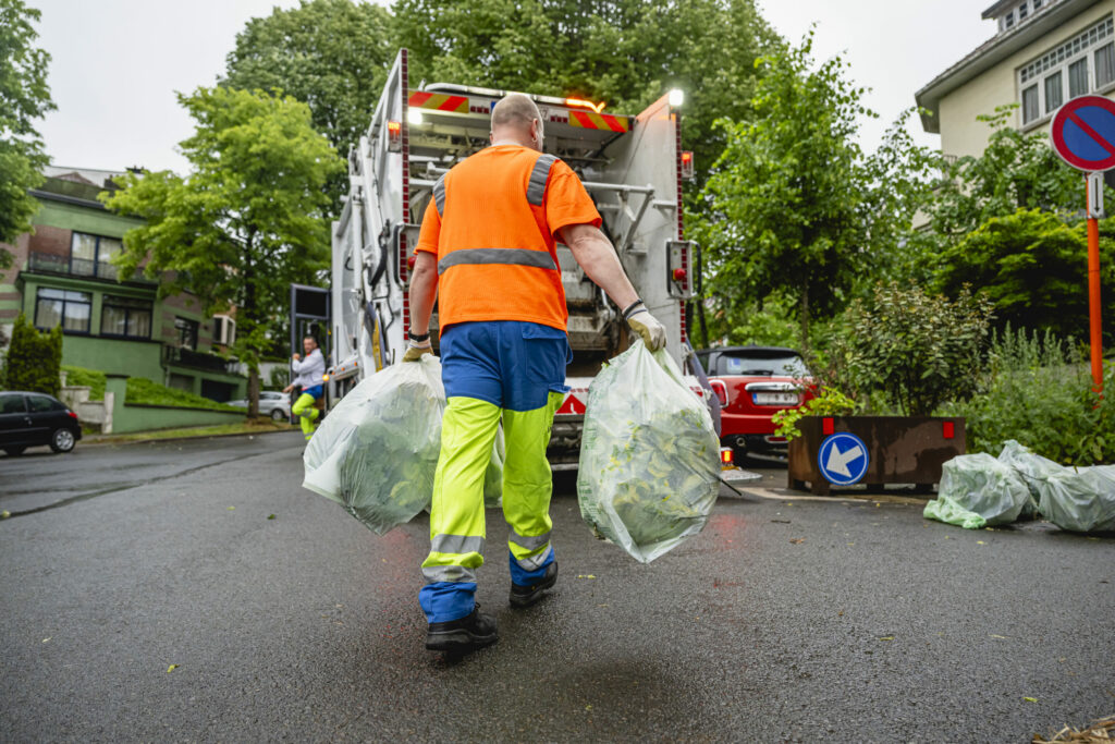 Why have garden waste collections been reduced and how are Brussels residents managing?